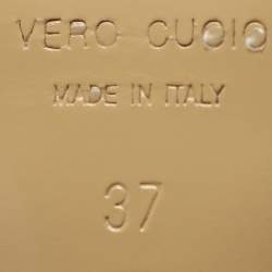 مملوكة مسبقًا حذاء كعب عالي ماغ أند ماغ جلد لامع فضي و بي في سي بفيوكنة مزدوجة مع حزام للكاحل مقاس 37