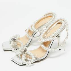 Pre Owned صندل ماك أند ماك جلد فضي مع كريستالات ولؤلؤ صناعي مُزخرف مع رباط للكاحل مقاس 39