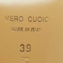 Pre Owned صندل ماك أند ماك جلد فضي مع كريستالات ولؤلؤ صناعي مُزخرف مع رباط للكاحل مقاس 39