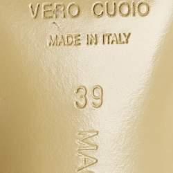 Pre Owned حذاء كعب عالي ماك & ماك ساتان كريمي مزخرف بالكريستال على شكل قلب مقاس 39