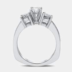 مملوكة مسبقًا خاتم ثلاثي الحجر دائري 14 قيراط (1 1/2 قيراط إجمالي) مقاس 7 أمريكي