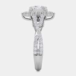 مملوكة مسبقًا 14K Double Twist Oval Halo Ring (2 ctw) US 7