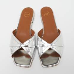 مملوكة مسبقًا Malone Souliers Metallic Silver Croc Embossed Leather Perla  Flat Sandals Size 38.5