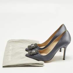 مملوكة مسبقًا Manolo Blahnik Hangisi Size 37 Grey Satin Pumps