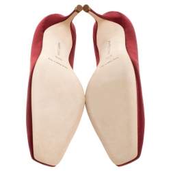 Pre Owned Manolo Blahnik Red Satin Crystal Embellished Repipe Pumps Size 37.5