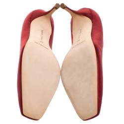 Pre Owned  حذاء كعب عالي مانولو بلانيك مرصع كريستال ساتان أحمر مقاس 37