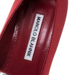 Pre Owned  حذاء كعب عالي مانولو بلانيك مرصع كريستال ساتان أحمر مقاس 37