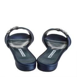 مملوكة مسبقًا صندل سلايد مانولو بلانيك برالينا ساتان أزرق كحلي مزخرف مقاس 39.5