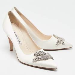 Pre Owned Manolo Blahnik White Satin Rhinestone Pumps Size 37.5