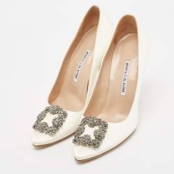 Pre Owned Manolo Blahnik Ivory Satin Hangisi Pumps Size 39.5