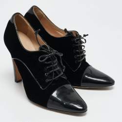 Manolo Blahnik Black Velvet and Patent Leather Lace Up Derby Pumps Size 41