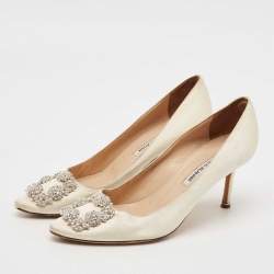 Manolo Blahnik Off White Satin Hangisi Pumps Size 39.5