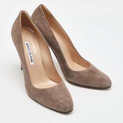 Manolo Blahnik Light Grey Suede Round Toe Pumps Size 38