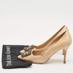 Pre Owned Manolo Blahnik Beige Satin Hangisi Crystal Embellished Pumps Size 41