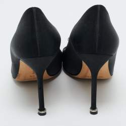 مملوكة مسبقًا حذاء كعب عالي مانولو بلانيك "هانغيسي" ساتان ودانتيل أسود مزخرف كريستال مقاس 40