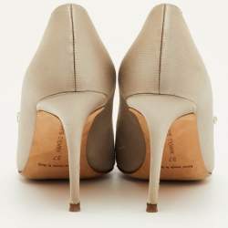 مملوكة مسبقًا Manolo Blahnik Nadira Size 37 Light Grey Satin Crystal Embellished Pumps