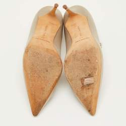 مملوكة مسبقًا Manolo Blahnik Nadira Size 37 Light Grey Satin Crystal Embellished Pumps