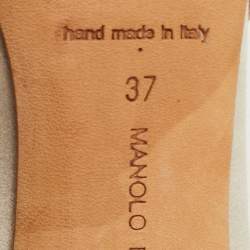 مملوكة مسبقًا Manolo Blahnik Nadira Size 37 Light Grey Satin Crystal Embellished Pumps