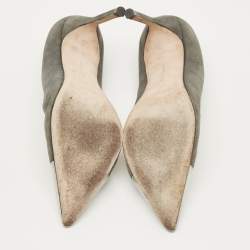 مملوكة مسبقًا Manolo Blahnik Bipunta Size 39 Grey Patent Leather and Suede Pumps