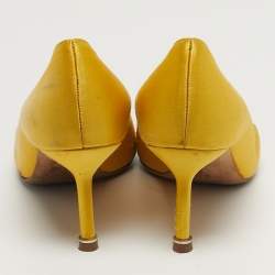 مملوكة مسبقًا Manolo Blahnik Hangisi Size 35.5 Yellow Satin Pumps