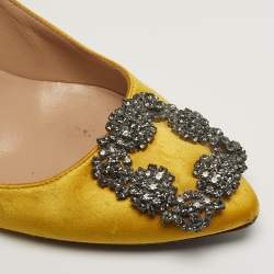 مملوكة مسبقًا Manolo Blahnik Hangisi Size 35.5 Yellow Satin Pumps