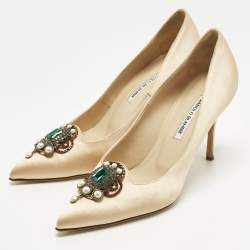 مملوكة مسبقًا Manolo Blahnik Size 40.5 Beige Satin Pearl Embellished Pumps