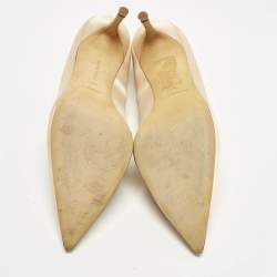 مملوكة مسبقًا Manolo Blahnik Size 40.5 Beige Satin Pearl Embellished Pumps