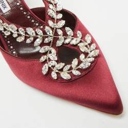 Pre Owned  صندل مانولو بلانيك لوروم ساتان لامع مزين بالكريستال عنابي مقاس 38.5