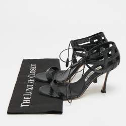 مملوكة مسبقًا Manolo Blahnik Size 39 Black Python Leather Ankle Strap Sandals