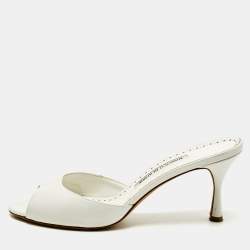 مملوكة مسبقًا Manolo Blahnik Jadarona Size 39 White Leather Slide Sandals