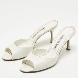 مملوكة مسبقًا Manolo Blahnik Jadarona Size 39 White Leather Slide Sandals