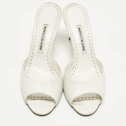 مملوكة مسبقًا Manolo Blahnik Jadarona Size 39 White Leather Slide Sandals