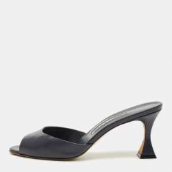 مملوكة مسبقًا Manolo Blahnik Jadarona Size 39 Navy Blue Leather Mules