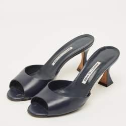 مملوكة مسبقًا Manolo Blahnik Jadarona Size 39 Navy Blue Leather Mules