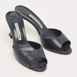 مملوكة مسبقًا Manolo Blahnik Jadarona Size 39 Navy Blue Leather Mules