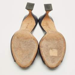 مملوكة مسبقًا Manolo Blahnik Jadarona Size 39 Navy Blue Leather Mules