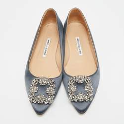 Pre Owned حذاء باليرينا فلات مانولو بلانيك هانغيسي مزخرف كريستال ساتان رمادي مقاس 38