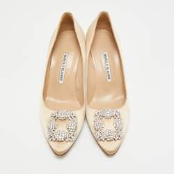 مملوكة مسبقًا Manolo Blahnik Hangisi Size 38.5 Beige Satin Pumps