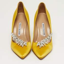 مملوكة مسبقًا Manolo Blahnik Nadira Size 38.5 Yellow Satin Jewel Embellished Pointed Toe Pumps