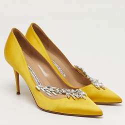 مملوكة مسبقًا Manolo Blahnik Nadira Size 38.5 Yellow Satin Jewel Embellished Pointed Toe Pumps