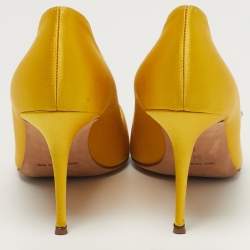 مملوكة مسبقًا Manolo Blahnik Nadira Size 38.5 Yellow Satin Jewel Embellished Pointed Toe Pumps