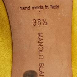 مملوكة مسبقًا Manolo Blahnik Nadira Size 38.5 Yellow Satin Jewel Embellished Pointed Toe Pumps