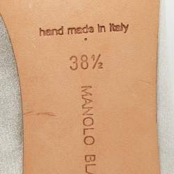 Pre Owned حذاء كعب عالي مانولو بلانيك نفيرة ساتان رمادي فاتح مرصع راس مروس مقاس 38.5