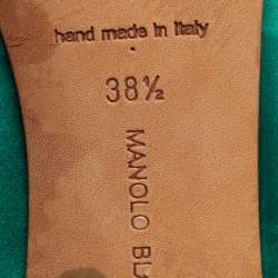 مملوكة مسبقًا حذاء كعب عالي مانولو بلانيك ناديرا ساتان أخضر مزخرف بالجواهر مقاس 38.5