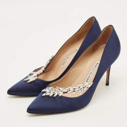 مملوكة مسبقًا Manolo Blahnik Nadira Size 38.5 Navy Blue Satin Crystal Embellished Pumps
