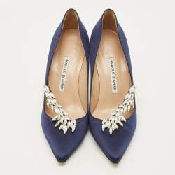 مملوكة مسبقًا Manolo Blahnik Nadira Size 38.5 Navy Blue Satin Crystal Embellished Pumps