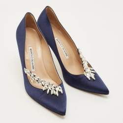 مملوكة مسبقًا Manolo Blahnik Nadira Size 38.5 Navy Blue Satin Crystal Embellished Pumps