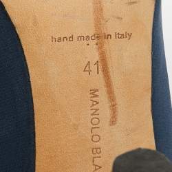 مملوكة مسبقًا حذاء كعب عالي مانولو بلانيك قماشي أزرق مزخرف بالكريستال مقاس 41