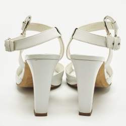 مملوكة مسبقًا صندل مانويلو بلانيك جلد أبيض بسيور وحزام كاحل مقاس 39