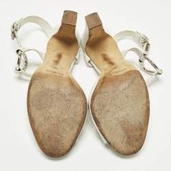 مملوكة مسبقًا صندل مانويلو بلانيك جلد أبيض بسيور وحزام كاحل مقاس 39